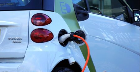 Samochód elektryczny – czy&nbsp;jego zakup jest opłacalny?